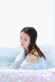 正常女的下面扒开会有小须须吗